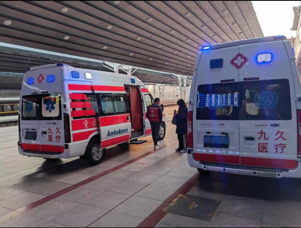 壤塘县救护车长途转运